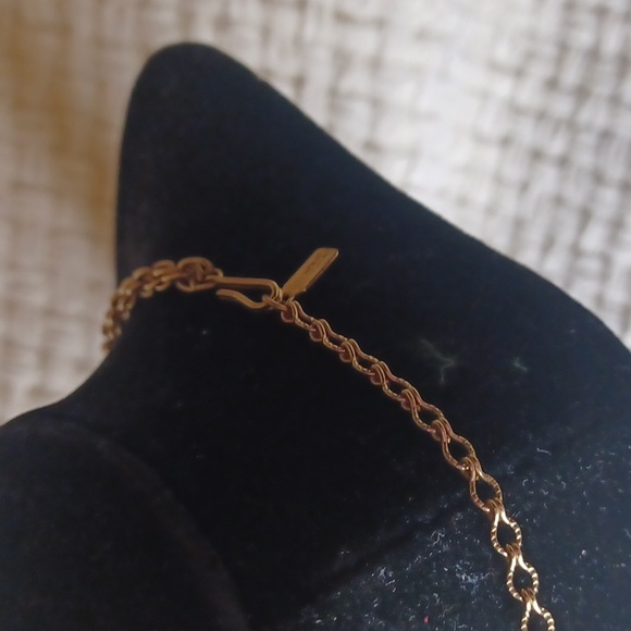 1928 Gold Heart Locket - Picture 4 of 6